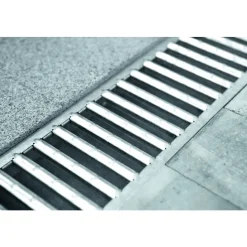 Caniveau béton polymère H55mm avec grille passerelle Inox 304L - Self 100 ACO