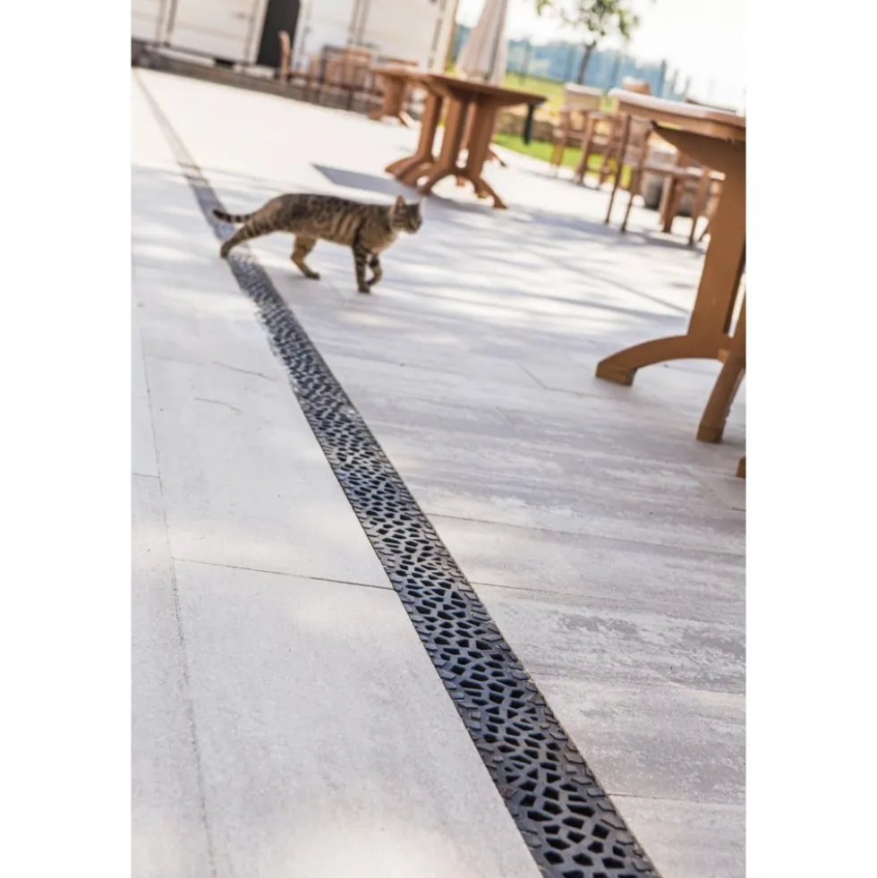 Caniveau béton polymère H55 mm avec grille Voronoï fonte diamant - Self 100 ACO