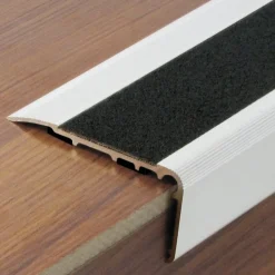 Nez de marche évolutif 2CBis 67x32mm x 3,00m - aluminium anodisé DINAC