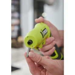 Pack tournevis électrique 4V RSDP4-120G + sac à outils 22L + 4 outils à main essentiels (20 pièces) RYOBI