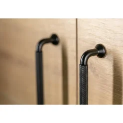 Poignée de meuble en aluminium Structure - noir mat - entraxe 192 mm SYNERCIA