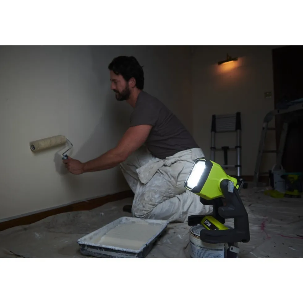 Projecteur LED 18V ONE+™ - 1800 lumens - Solo - RLFD18-0 RYOBI